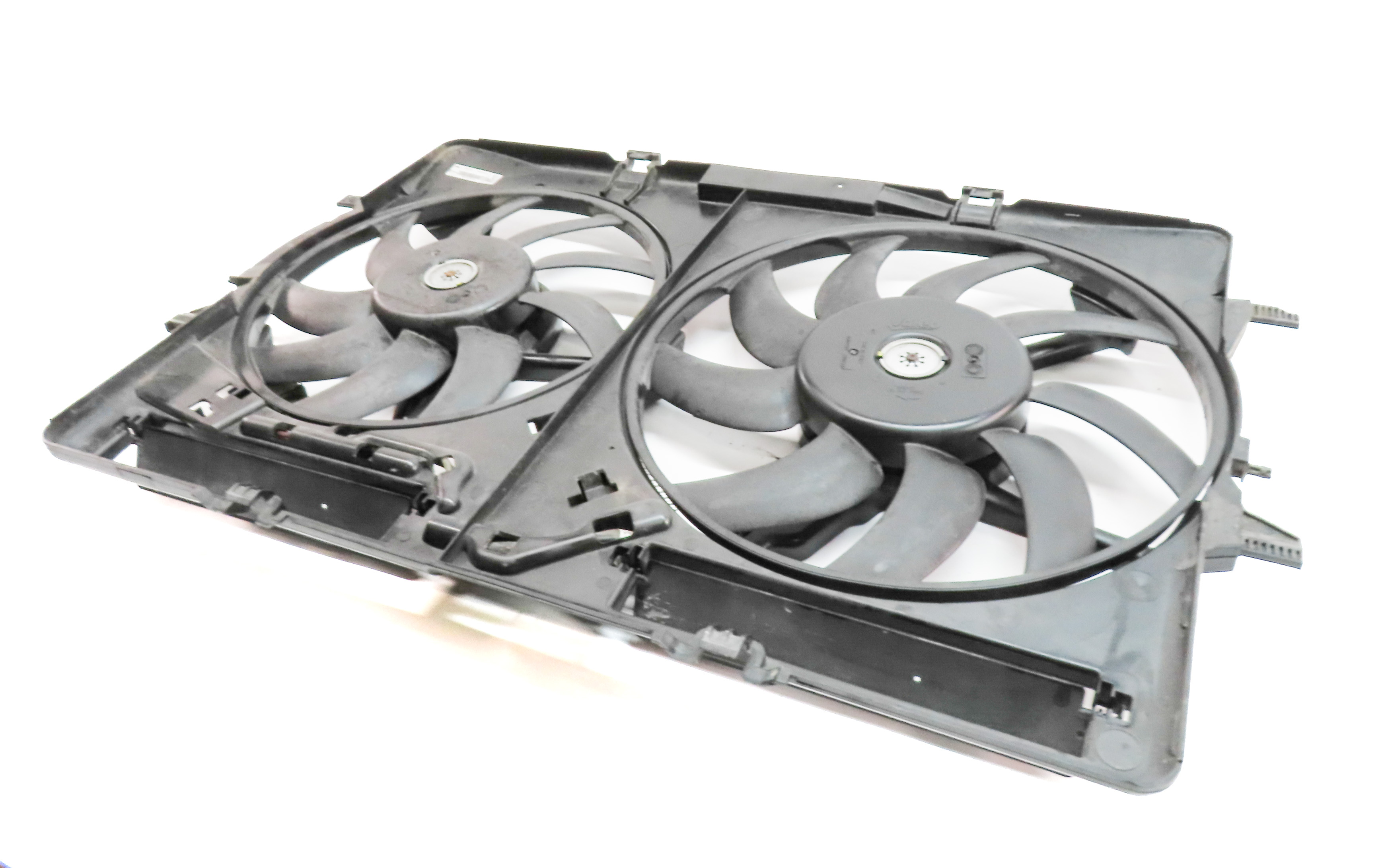 16-18 AUDI A6 Q3 C7 8U 2.0L TURBO ENGINE RADIATOR COOLING FAN w/SHROUD ASSEMBLY — exact item pictured